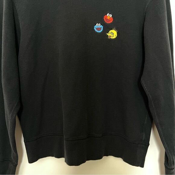 Kaws x Uniqlo Sesame Street Sweatshirt Unisex Size XS Black Embroidered Crewneck - Picture 3 of 13